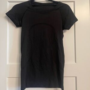 LULU size 4 top